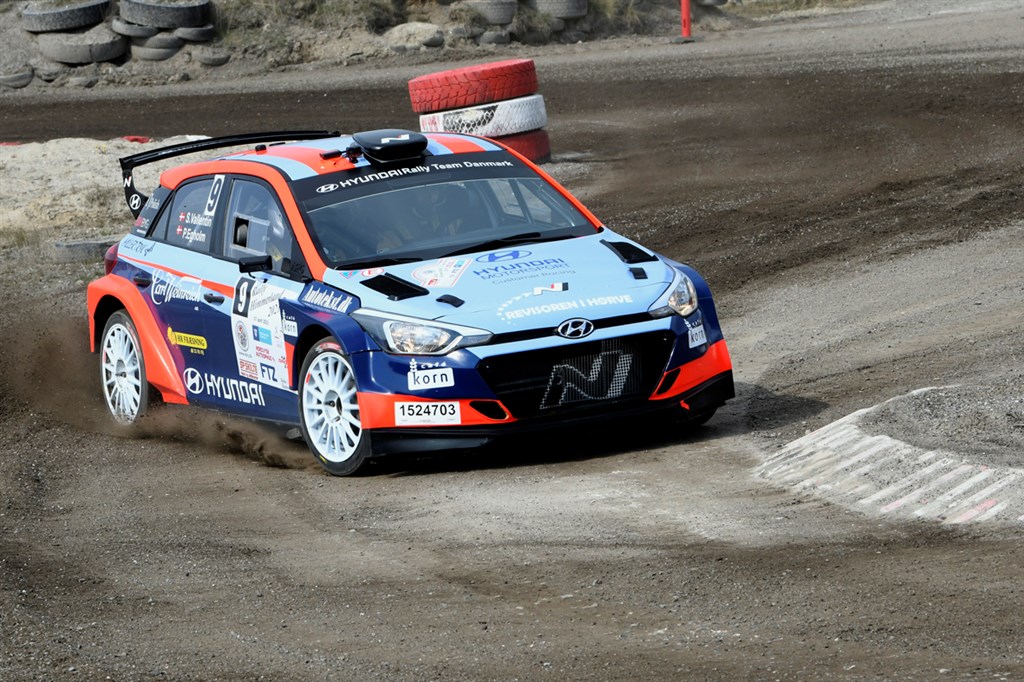 Simon Vallentin og Peter Egholm døjede med kraftig understyring på Nysumbanen, men fik siden skiftet til hårdere dæk og fik mere fart på bilen.
(Foto: specialpress@gmail.com)